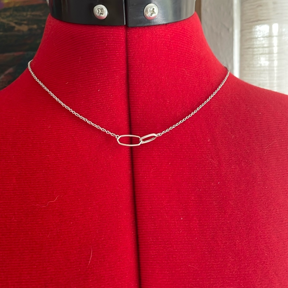 Kendra Scott necklace